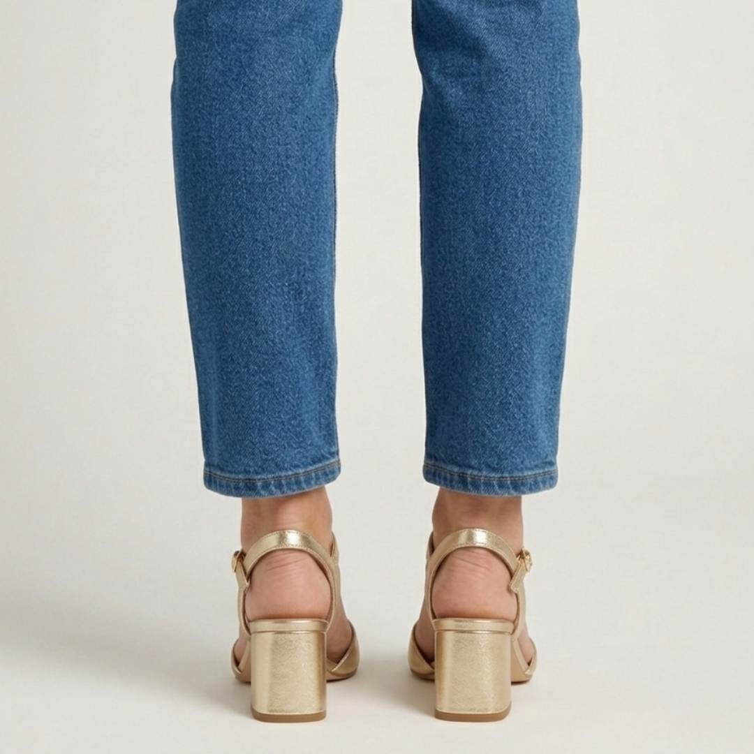 Marisa - Cómoda sandalia para mujer con tacón
