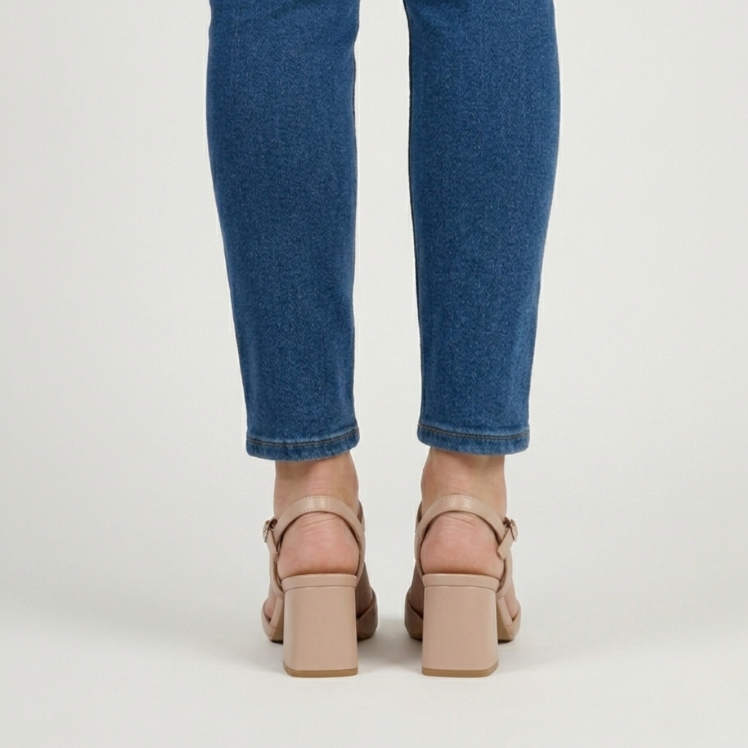 Marisa - Cómoda sandalia para mujer con tacón