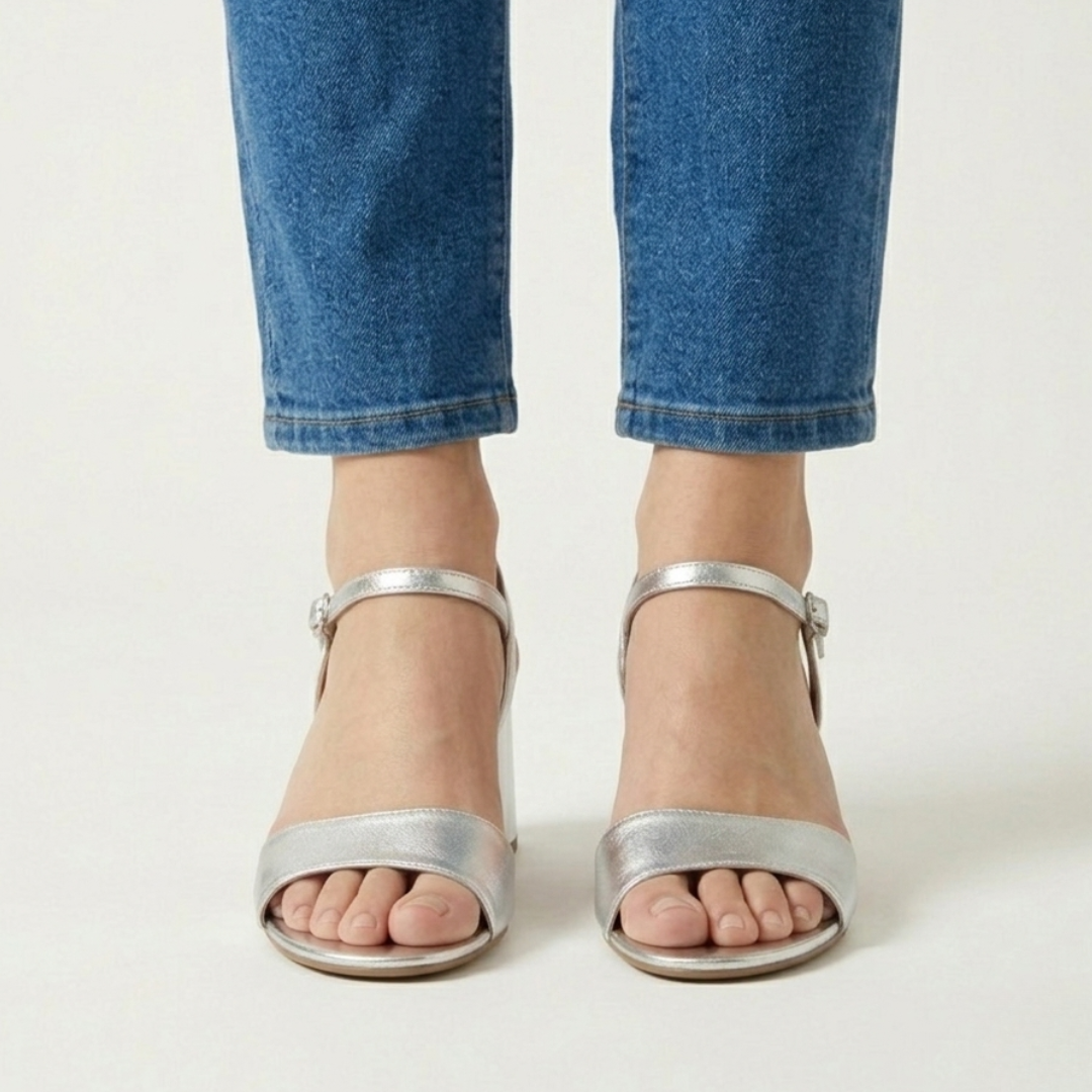 Marisa - Cómoda sandalia para mujer con tacón